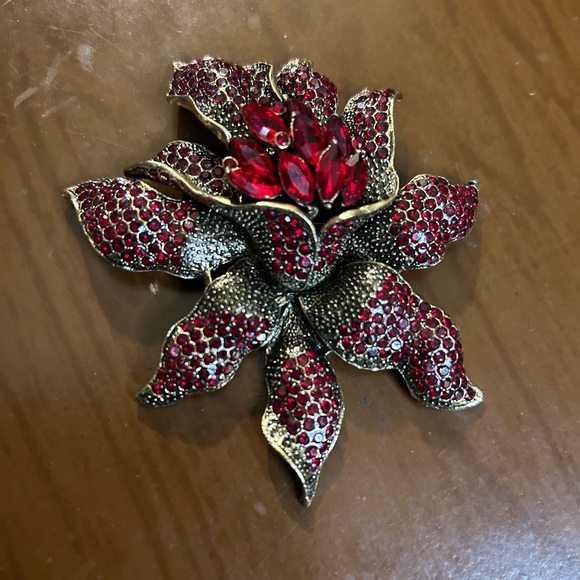 Elegant Red and Silver Floral Brooch! - Picture 11 of 11